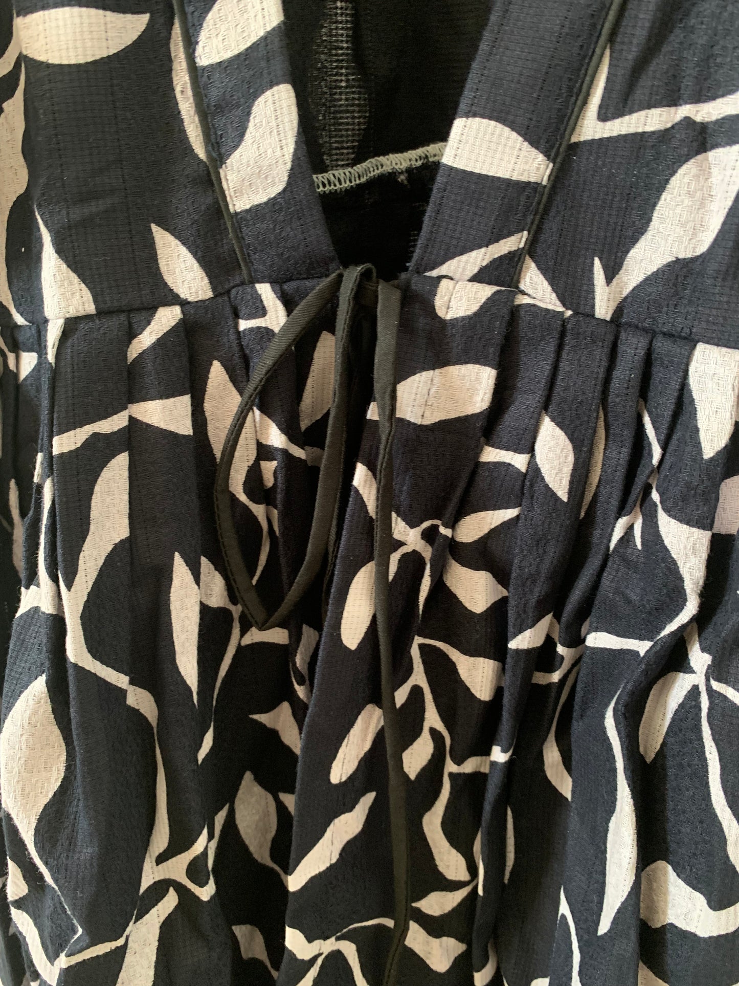 Black & White Kalamkari Pattern Tie-Up Shrug for Women